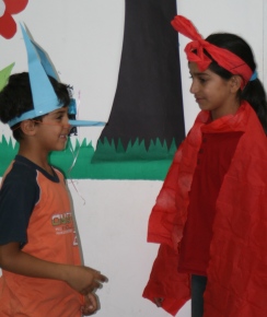 Palestijnse kinderen spelen 'Roodkapje' Beeld: Lori Postema